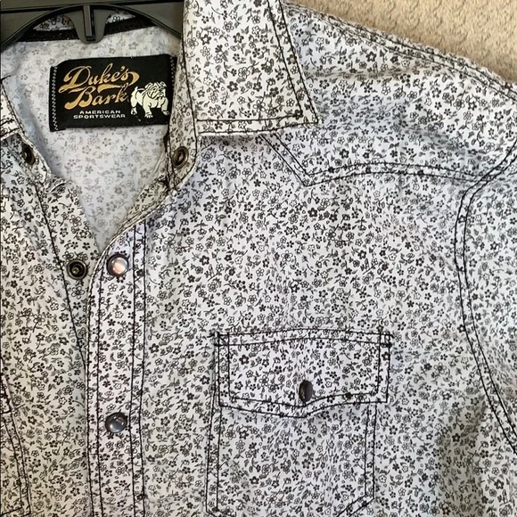 Men’s button up size medium - Picture 6 of 8